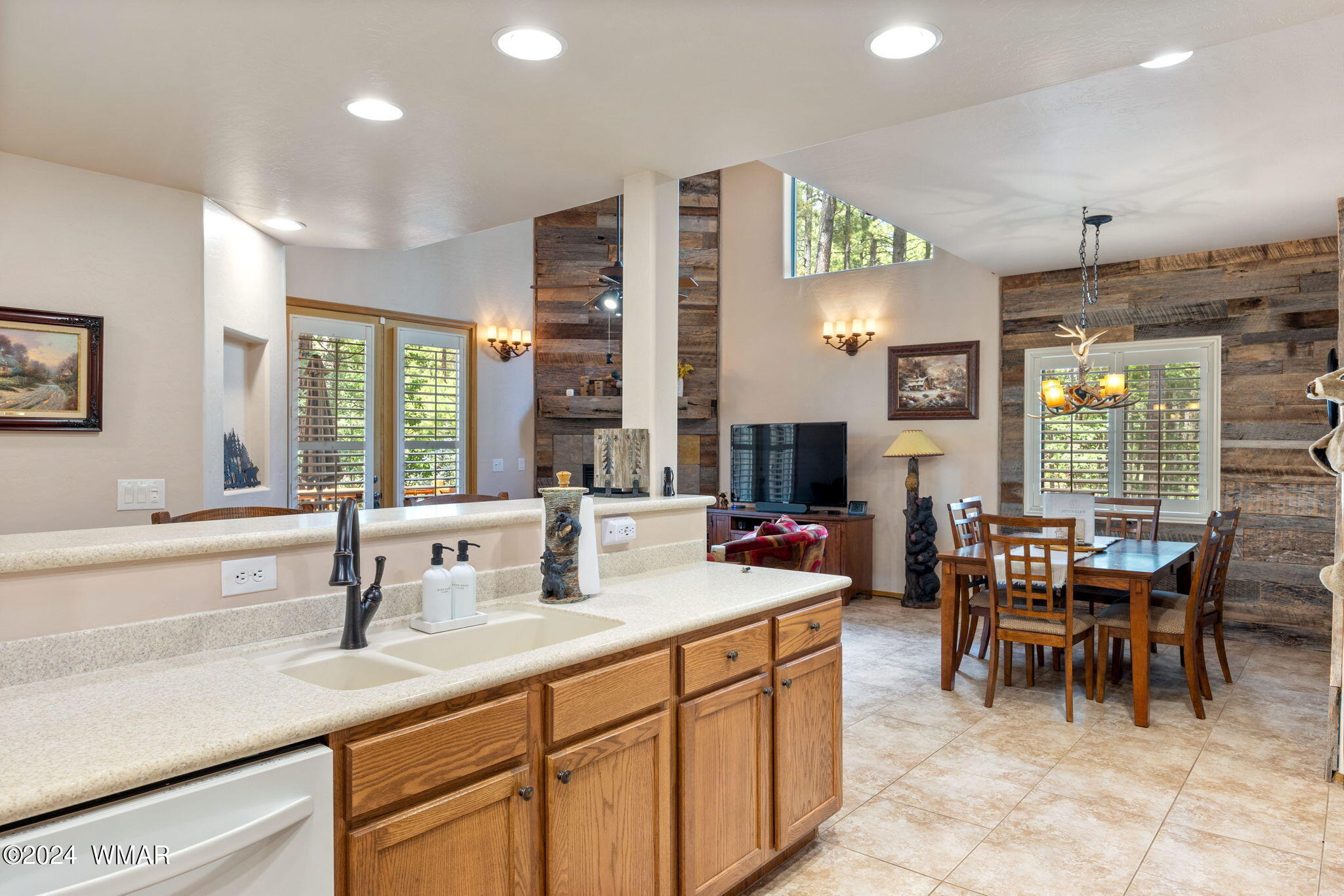 2864 Timber Line Road Pinetop, AZ 85935 - Photo 12 of 43 Kitchen to Dining