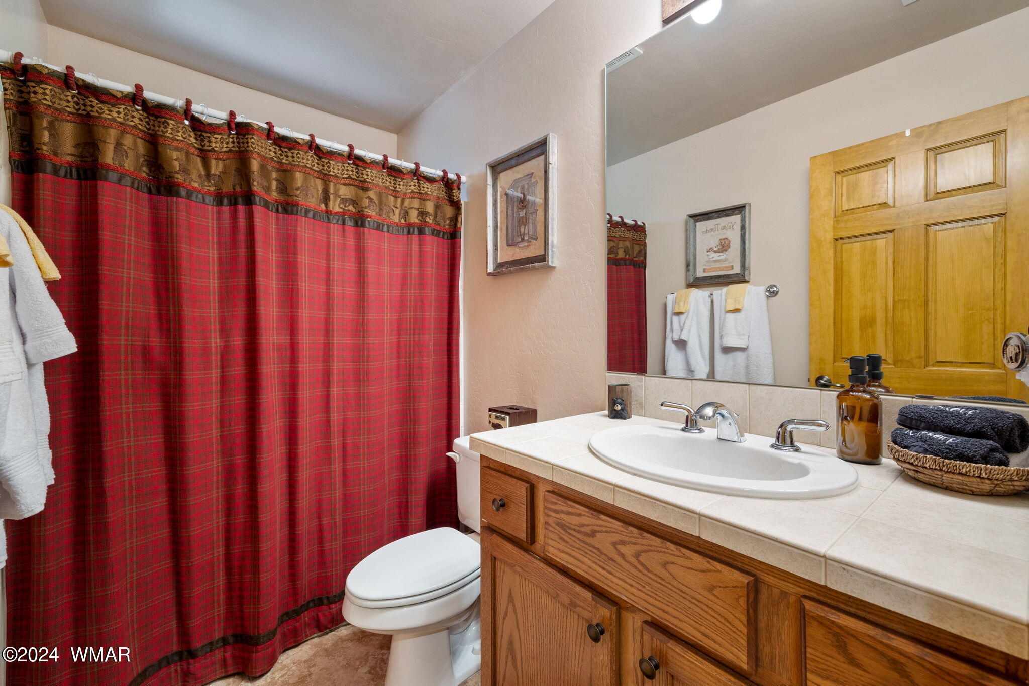 2864 Timber Line Road Pinetop, AZ 85935 - Photo 17 of 43 Guest Bathroom