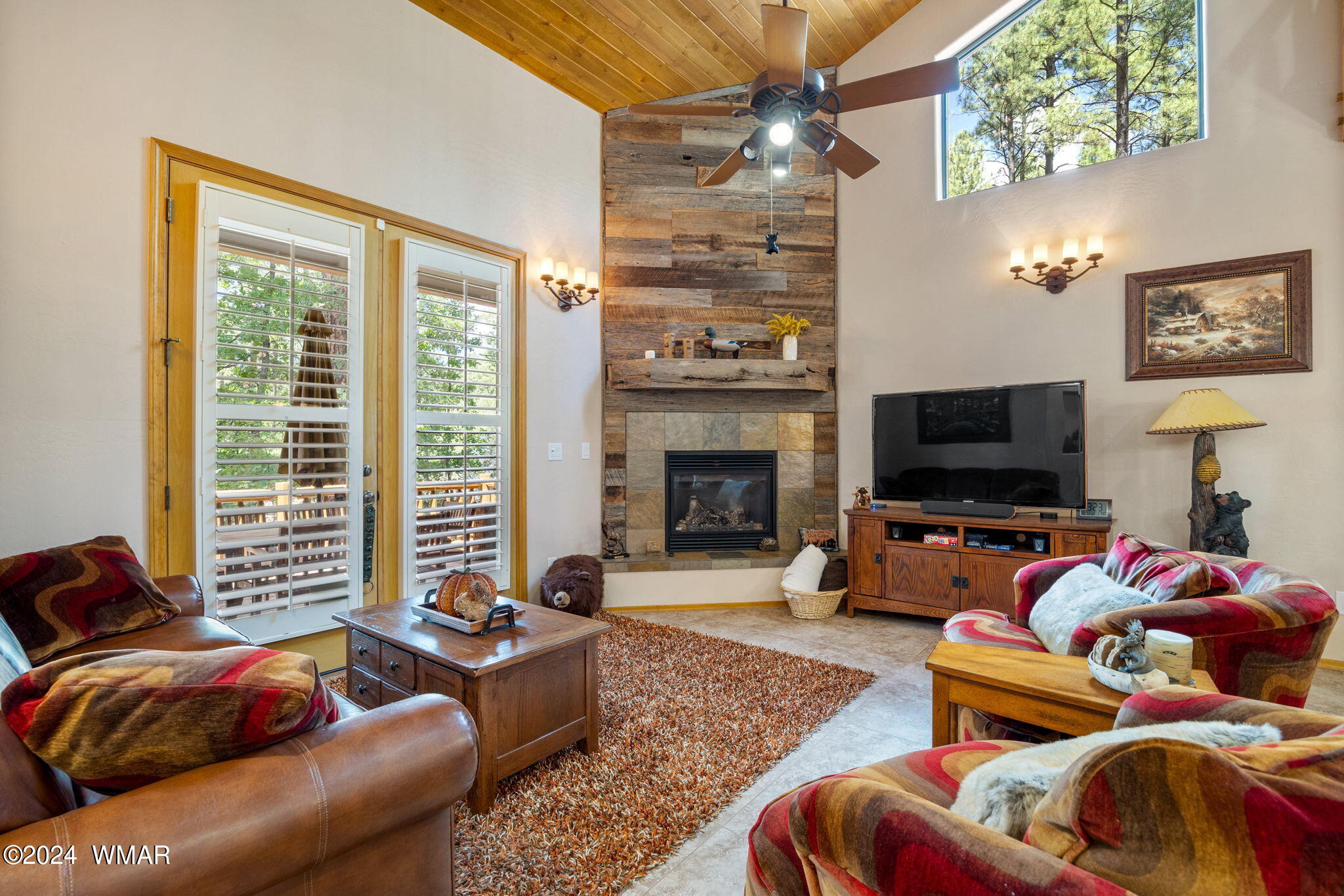 2864 Timber Line Road Pinetop, AZ 85935 - Photo 4 of 43 Large Vaulted Living