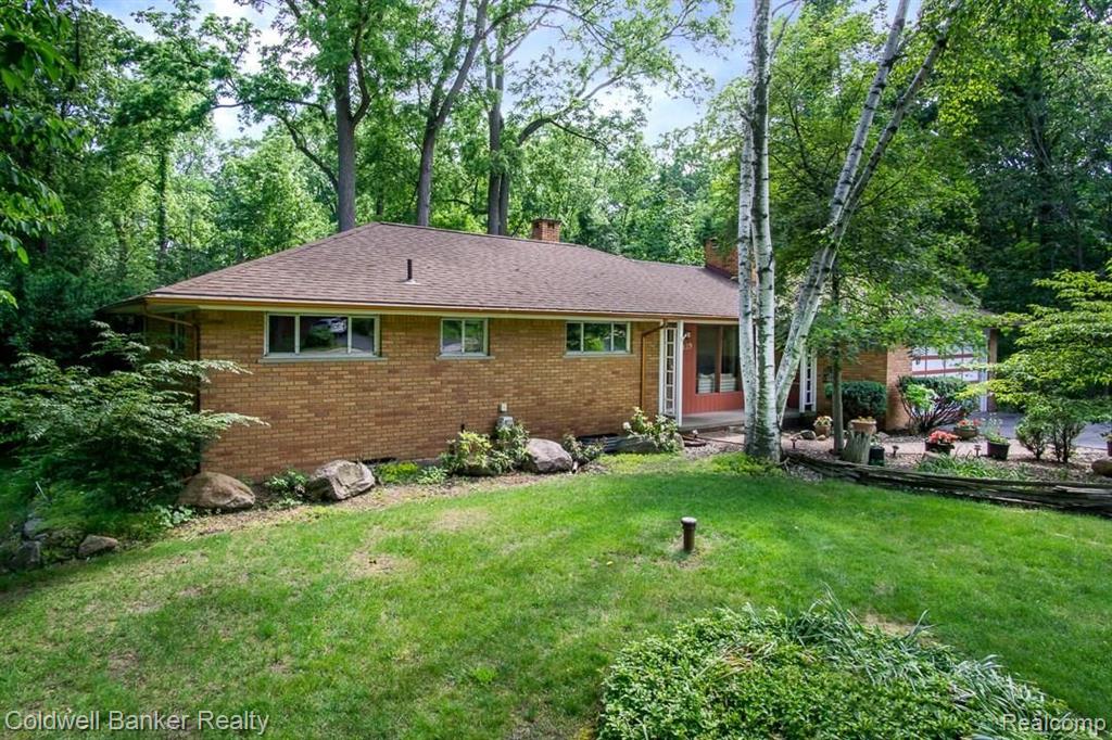 1439 Gracedale Drive Rochester Hills, MI 48309 - Photo 3 of 32