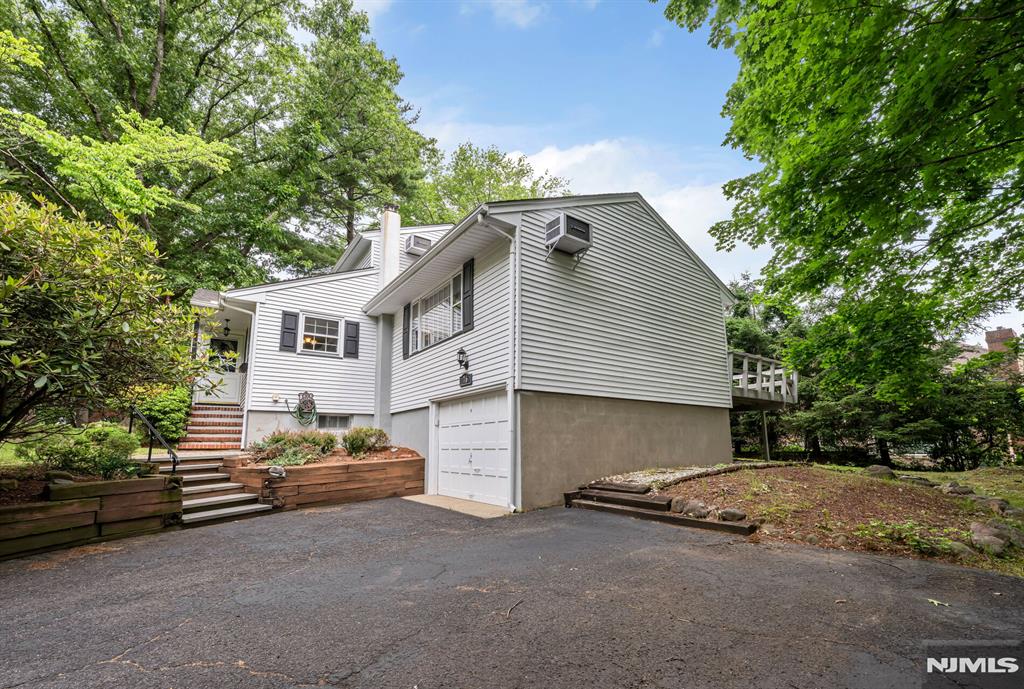 76 Ross Avenue Demarest, NJ 07627 - Photo 3 of 27