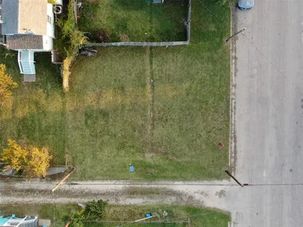 a view of a fountain in a yard