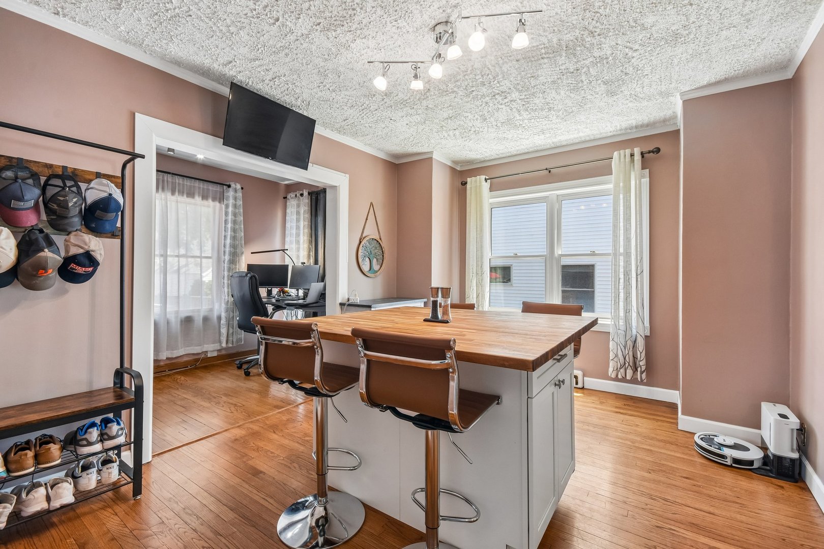 693 Spring Road Elmhurst, IL 60126 - Photo 5 of 32