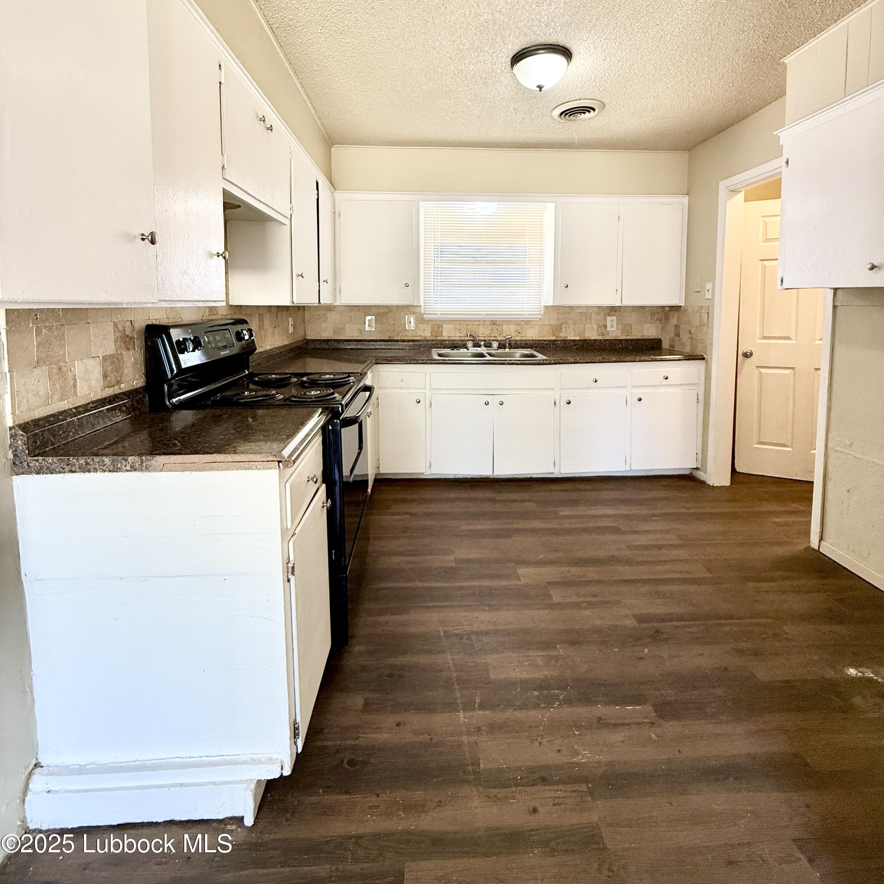 1511 East Amherst Street Lubbock, TX 79403 - Photo 4 of 15 20250523_205659501_iOS