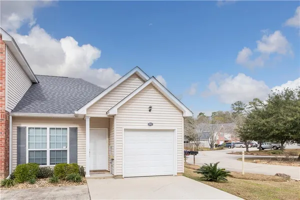 $179,000 | 106 Covington Meadow Circle, Unit F, Covington, LA 70433