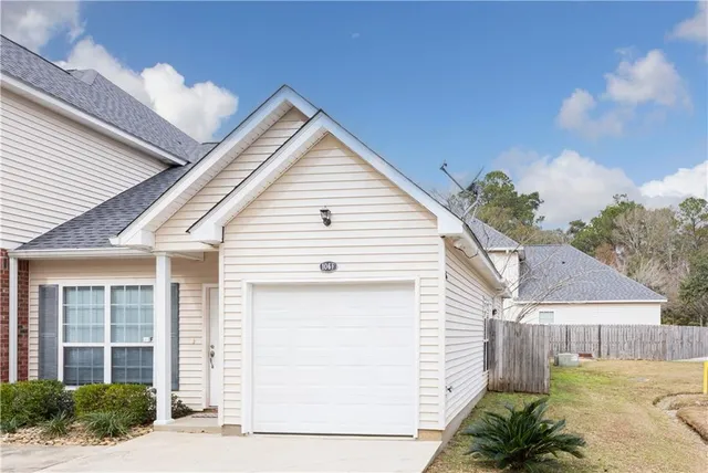 $185,000 | 106 Covington Meadow Circle, Unit F, Covington, LA 70433