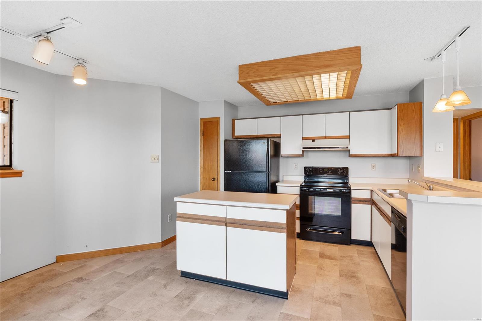 304 Hemingway Lane, Unit B Weldon Spring, MO 63304 - Photo 5 of 29
