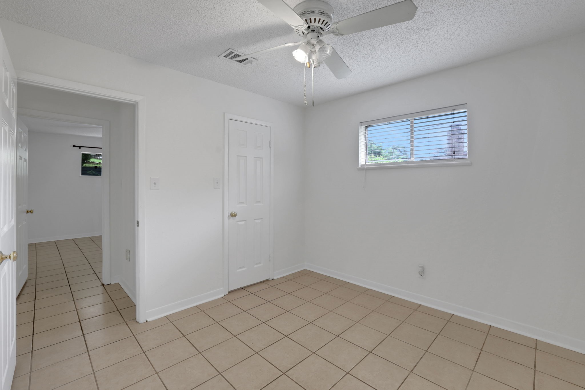 113 Hillendale Street Livingston, TX 77351 - Photo 24 of 36 Guest bedroom 2
