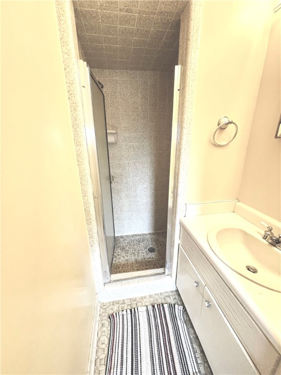 206 Park Road Belton, SC 29627 - Photo 24 of 25 Master Bathroom