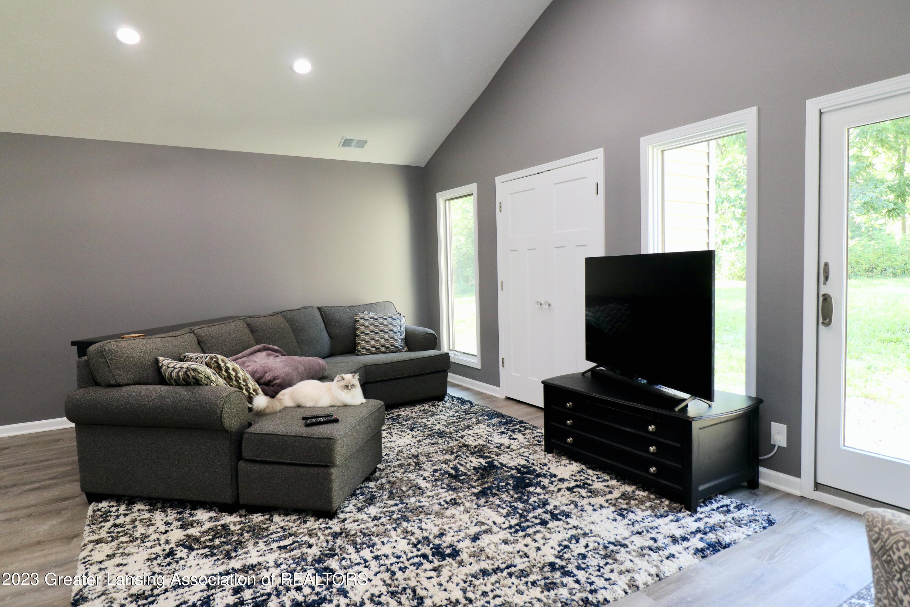 2324 Raby Road East Lansing, MI 48823 - Photo 14 of 34 IMG_7140