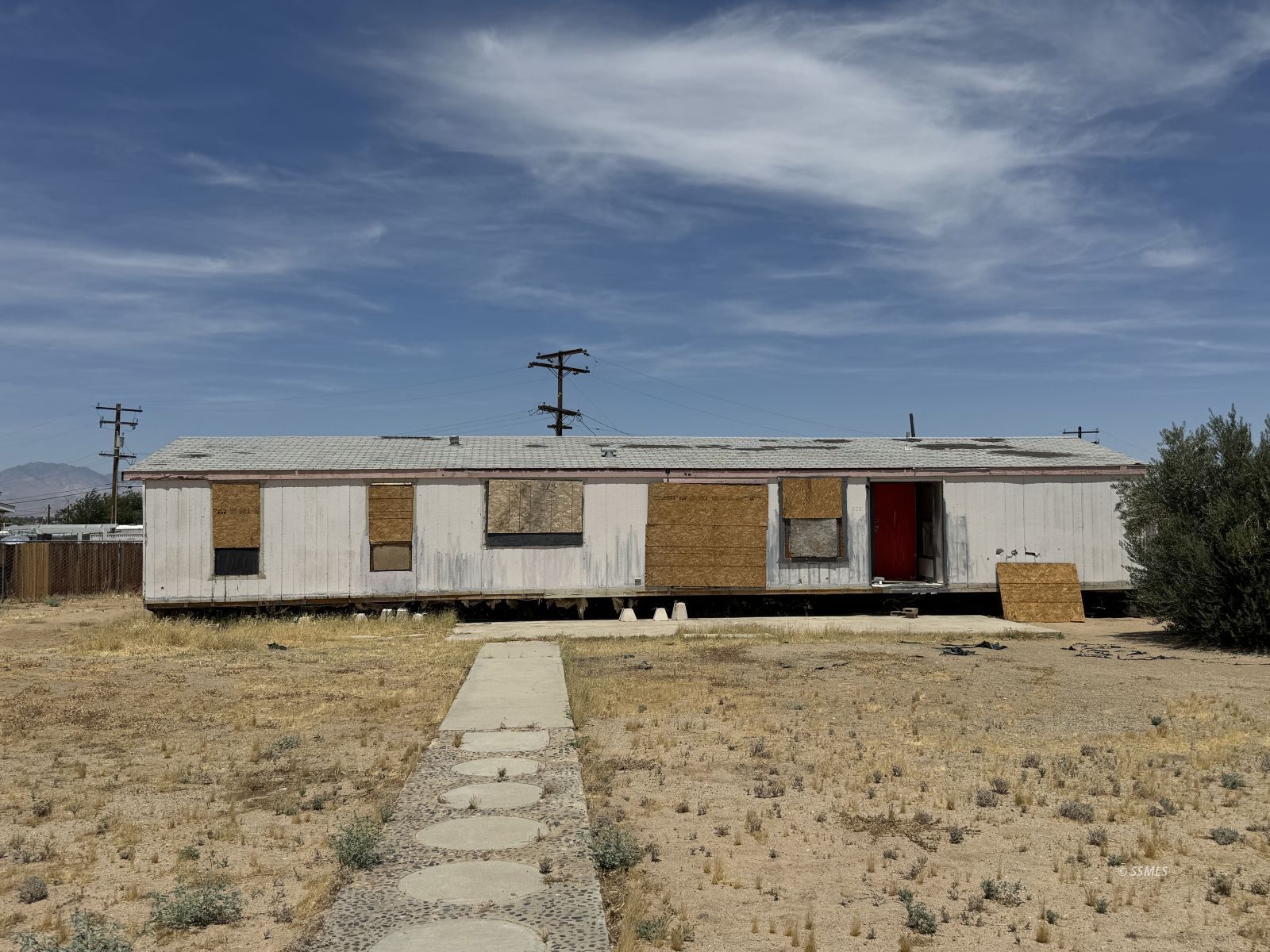 832 West Dolphin Avenue Ridgecrest, CA 93555 - Photo 1 of 10