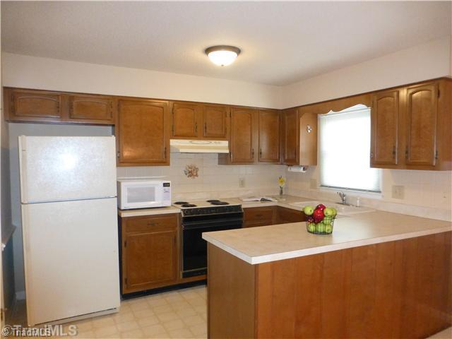 4835 D Tower Road Greensboro, NC 27410 - Photo 3 of 11 Kitchen.