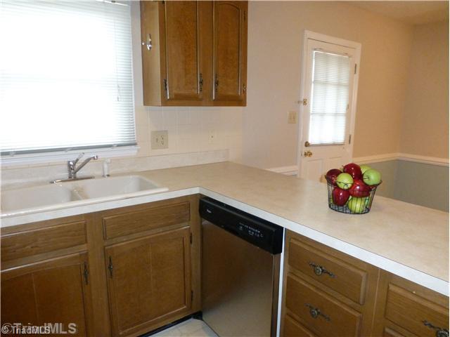 4835 D Tower Road Greensboro, NC 27410 - Photo 4 of 11 Kitchen.