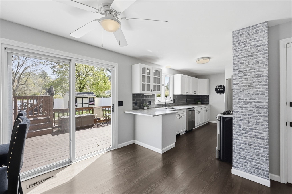 33 Winding Lane Springfield, MA 01118 - Photo 3 of 42