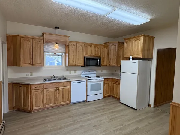 $1,600 | 216 Birch Avenue South, Maple Lake, MN 55358