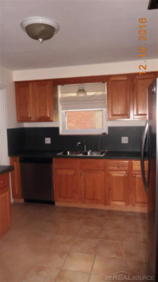 15026 Stephens Eastpointe, MI 48021 - Photo 7 of 30