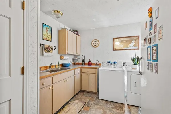 $850,000 | 1393 County Road 2250, Ivanhoe, TX 75447