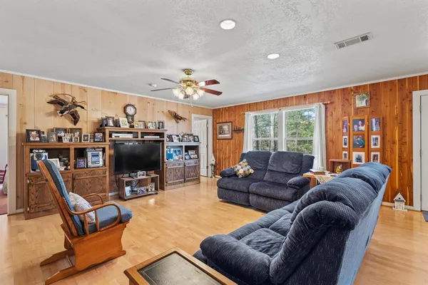 $850,000 | 1393 County Road 2250, Ivanhoe, TX 75447