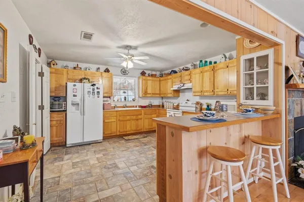 $850,000 | 1393 County Road 2250, Ivanhoe, TX 75447