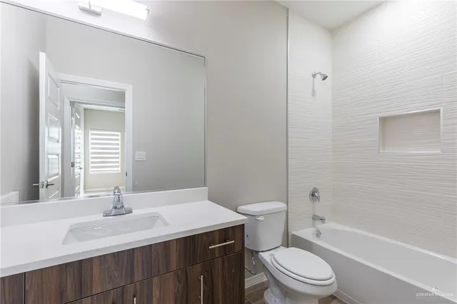 $1,150 | 4221 La Vista Avenue West, Unit 2, McAllen, TX 78501