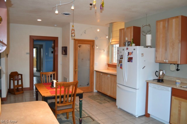 7828 South Ridge Road Madison, OH 44057 - Photo 7 of 25 KITCHEN