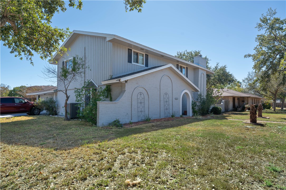 6402 Clearlake Circle Corpus Christi, TX 78413 - Photo 3 of 29 a house view with a outdoor space