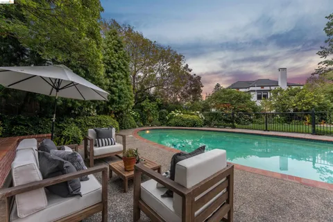 $5,495,000 | 10 Muir Avenue, Piedmont, CA 94610