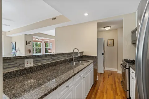 $329,000 | 7510 North Greenview Avenue, Unit 3, Chicago, IL 60626