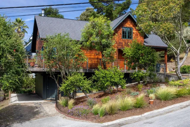 $1,595,000 | 401 Avenue Del Oro, El Granada, CA 94019