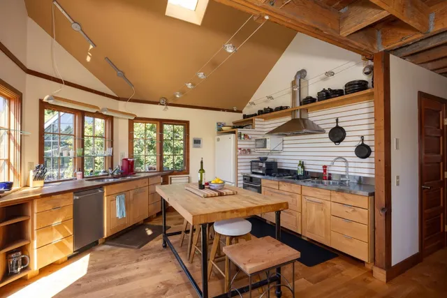 $1,595,000 | 401 Avenue Del Oro, El Granada, CA 94019