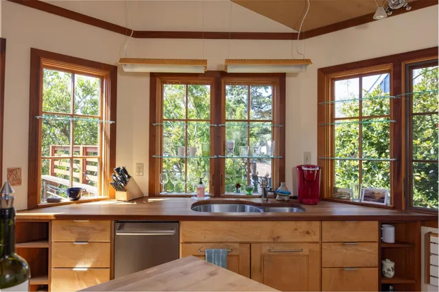 $1,595,000 | 401 Avenue Del Oro, El Granada, CA 94019