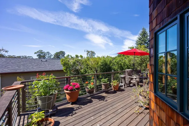 $1,595,000 | 401 Avenue Del Oro, El Granada, CA 94019