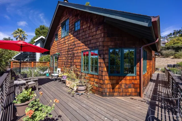 $1,595,000 | 401 Avenue Del Oro, El Granada, CA 94019