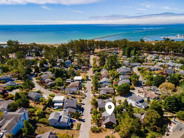 $1,595,000 | 401 Avenue Del Oro, El Granada, CA 94019