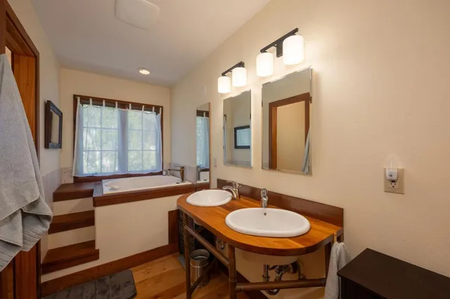 $1,595,000 | 401 Avenue Del Oro, El Granada, CA 94019