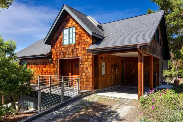 $1,595,000 | 401 Avenue Del Oro, El Granada, CA 94019