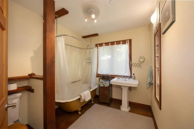 $1,595,000 | 401 Avenue Del Oro, El Granada, CA 94019