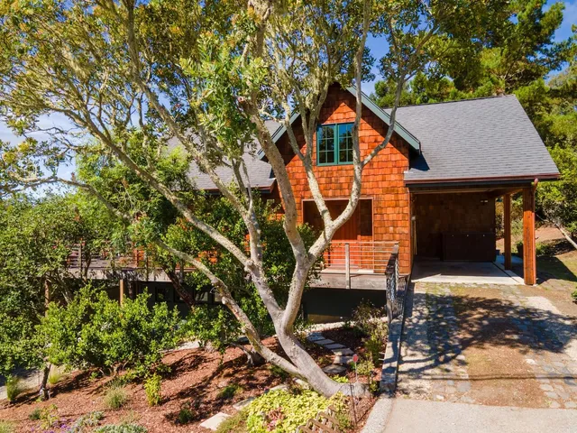 $1,595,000 | 401 Avenue Del Oro, El Granada, CA 94019