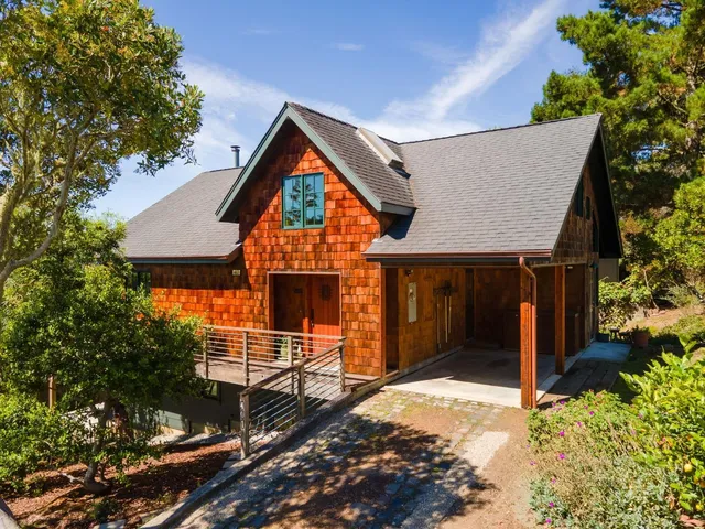 $1,595,000 | 401 Avenue Del Oro, El Granada, CA 94019