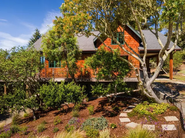 $1,595,000 | 401 Avenue Del Oro, El Granada, CA 94019