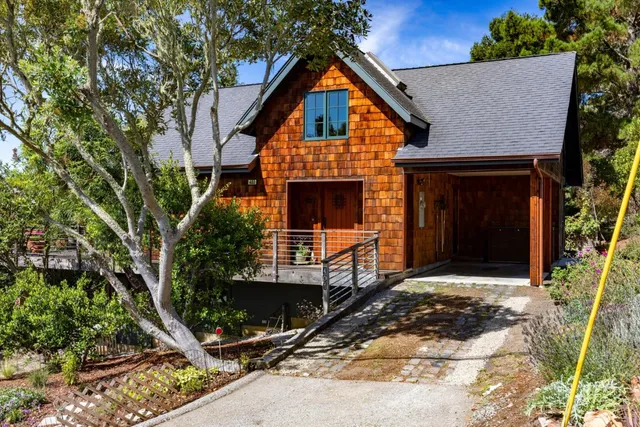 $1,595,000 | 401 Avenue Del Oro, El Granada, CA 94019