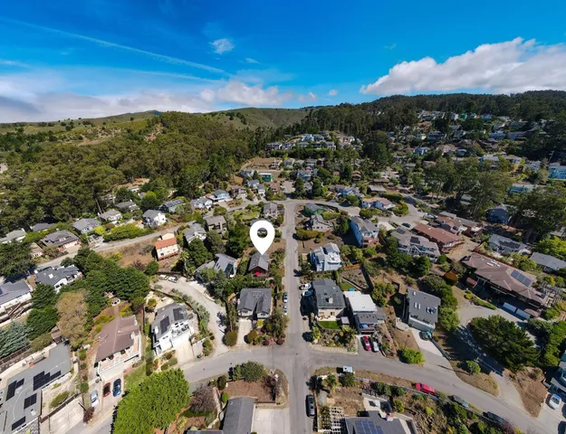 $1,595,000 | 401 Avenue Del Oro, El Granada, CA 94019