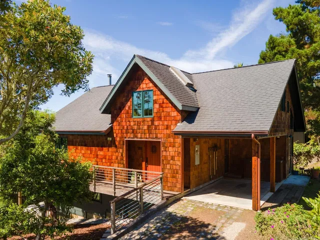 $1,595,000 | 401 Avenue Del Oro, El Granada, CA 94019