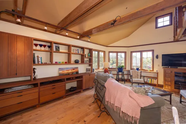 $1,595,000 | 401 Avenue Del Oro, El Granada, CA 94019