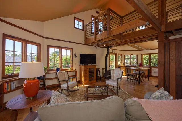 $1,595,000 | 401 Avenue Del Oro, El Granada, CA 94019