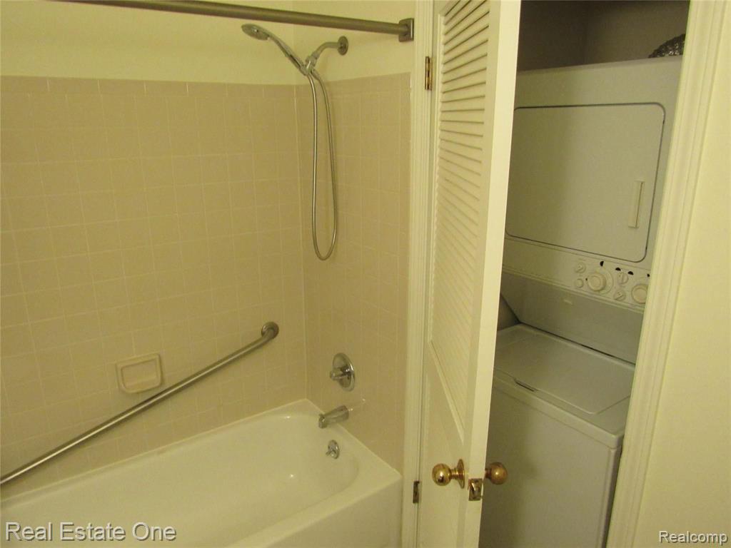 988 Wexford Way, Unit 32 Rochester Hills, MI 48307 - Photo 12 of 24