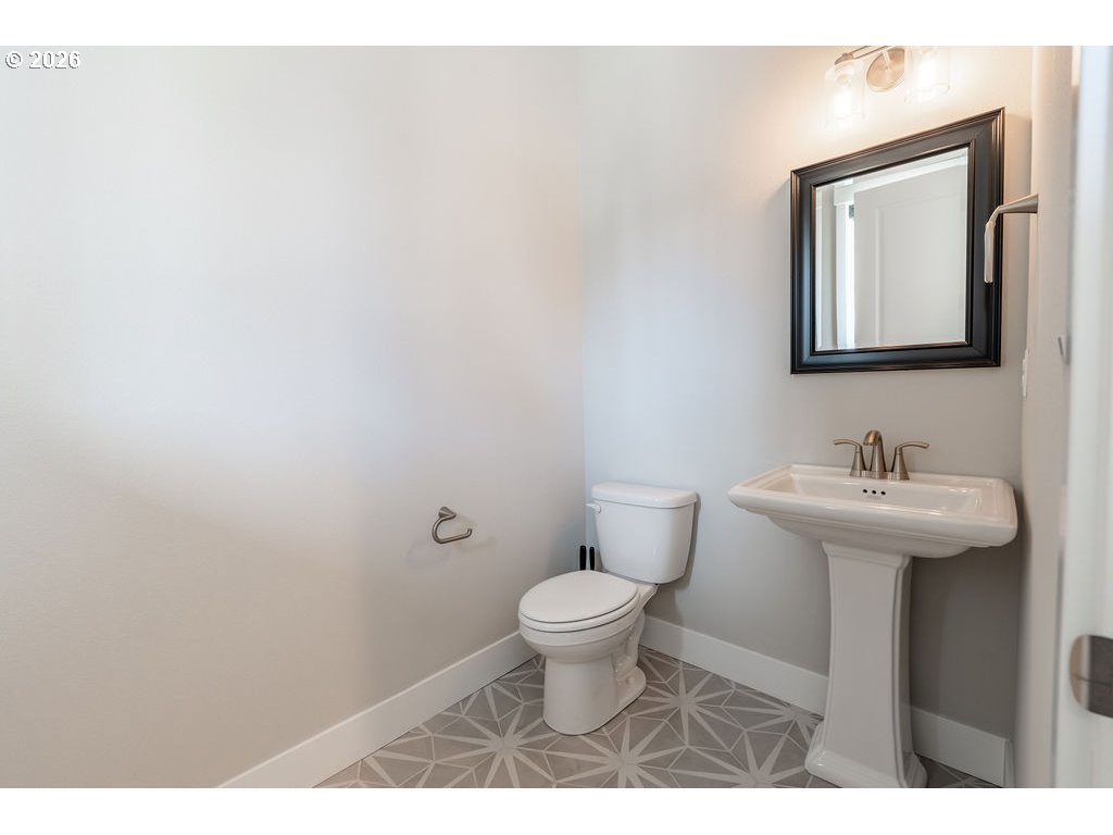 9149 North Hargrave Street Camas, WA 98607 - Photo 10 of 36 a bathroom with a toilet sink and mirror