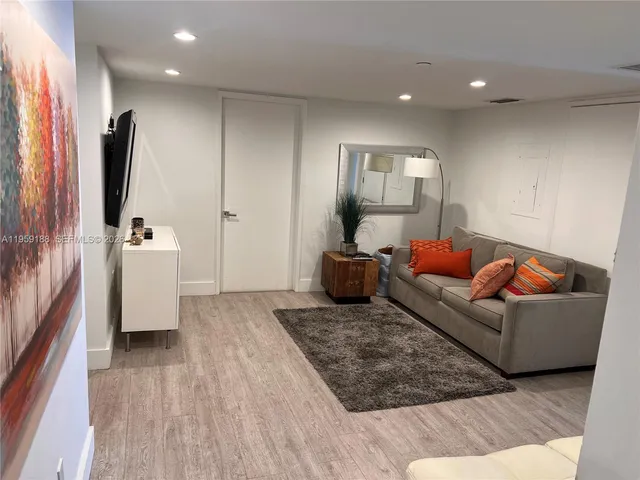 $11,000 | 18671 Collins Avenue, Unit 601, Sunny Isles Beach, FL 33160