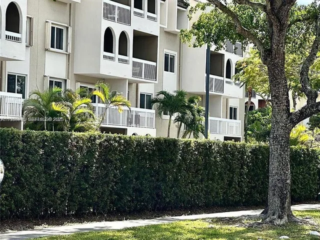 $324,000 | 7701 Camino Real, Unit A418, Miami, FL 33143