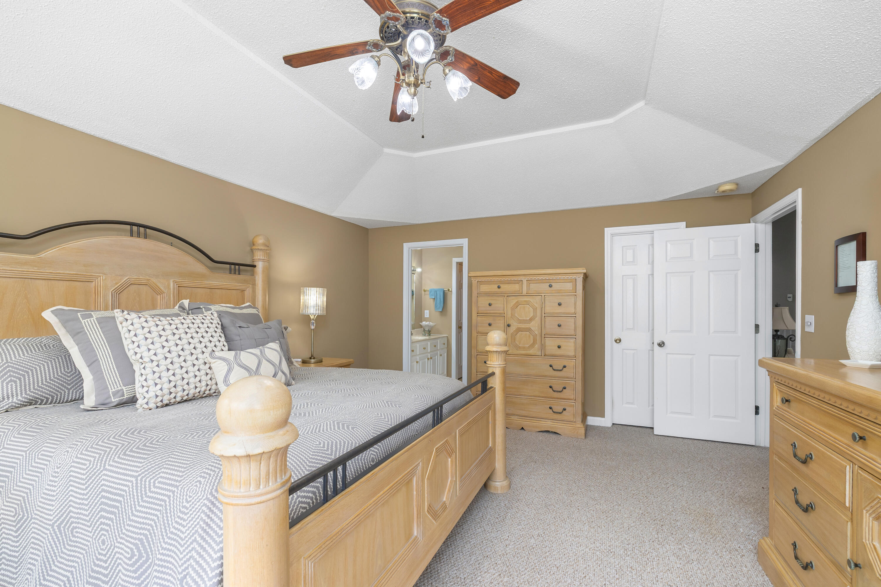 85 Ridge Lake Drive Manning, SC 29102 - Photo 33 of 62 OWNER'S SUITE